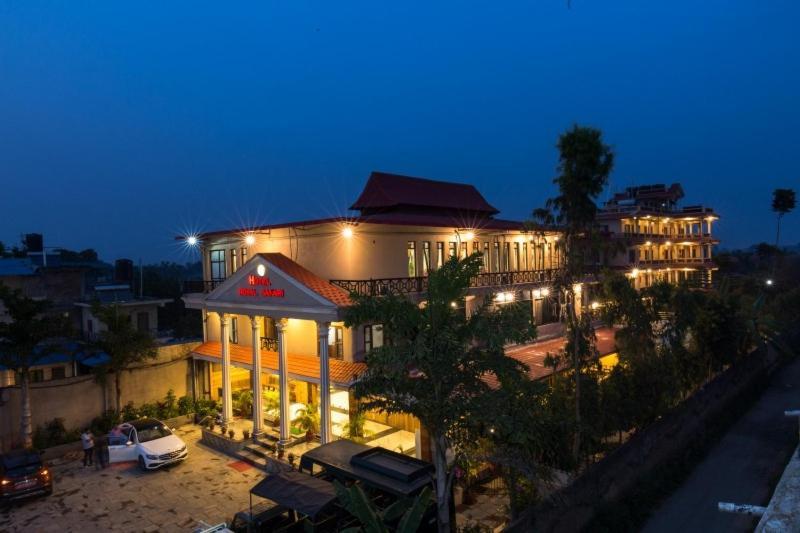 Hotel Royal Safari Chitwan Eksteriør billede