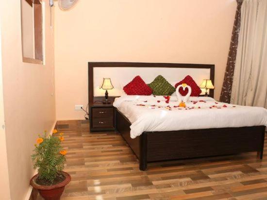 Hotel Royal Safari Chitwan Eksteriør billede