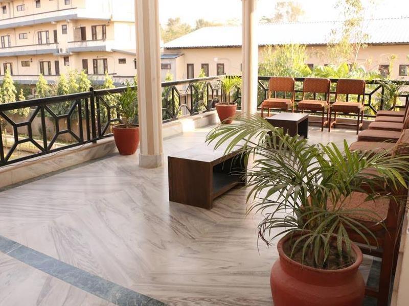 Hotel Royal Safari Chitwan Eksteriør billede