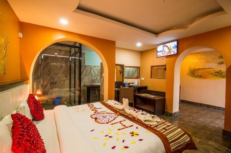 Hotel Royal Safari Chitwan Eksteriør billede
