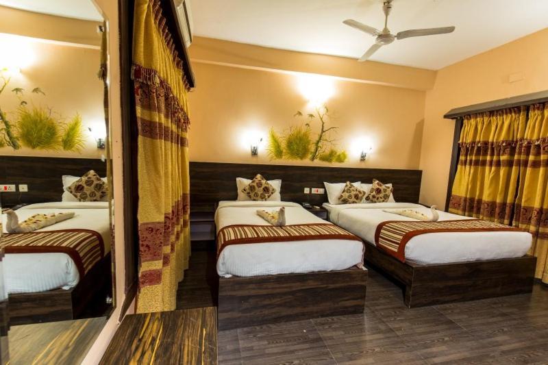 Hotel Royal Safari Chitwan Eksteriør billede
